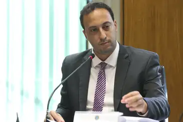 O coordenador de cadastro e identificação profisional da secretaria de trabalho, Felipe Pateo,fala à imprensa durante a divulgação dos dados de março do Novo Cadastro Geral de Empregados e Desempregados (Novo Caged)